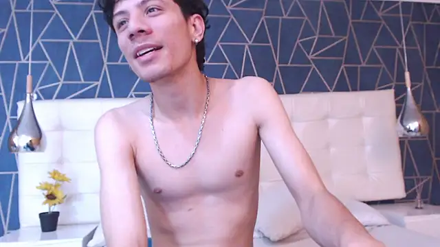 LeoFeniix online show from February 2026 04:33:02 AM