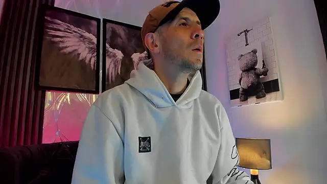 Milanwhite  online show from February 2026 11:31:02 AM