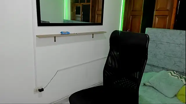 Aysha winxs online show from March 2026 03:14:01 AM