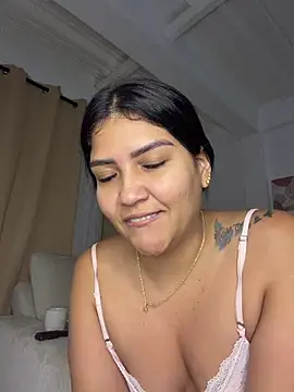 Snapshot of EmiliaVincenzo chatting on March 2026 10:30:02 AM EmiliaVincenzo online show from March 2026 10:30:02 AM