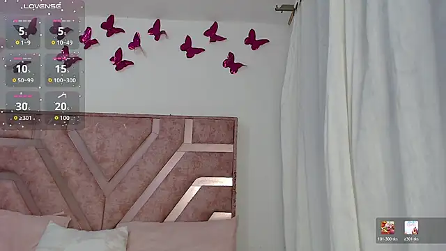 Roxy-Fox  online show from April 2026 02:34:01 AM