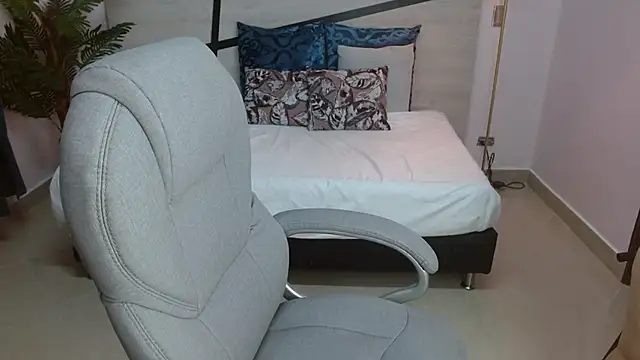 Anne blake online show from April 2026 12:16:02 PM