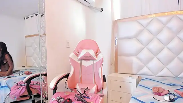 Snapshot of michelleblair1 chatting on June 2026 01:10:01 PM michelleblair1 online show from June 2026 01:10:01 PM