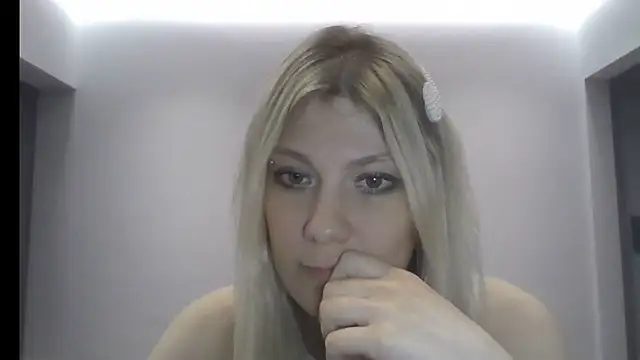 Foxy Bright online show from March 2026 07:31:02 PM