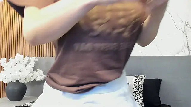 Amara Velvet  online show from June 2026 08:33:01 PM