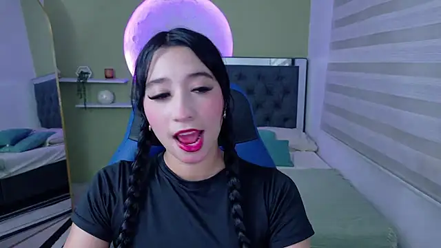 Snapshot of ivvoncute chatting on June 2026 02:05:02 AM ivvoncute online show from June 2026 02:05:02 AM