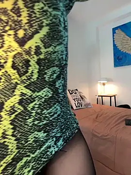 Viictoria-Jones online show from April 2026 10:10:01 AM