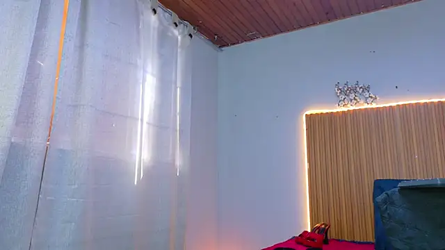 CIccioline pussyGolden online show from April 2026 06:36:02 PM