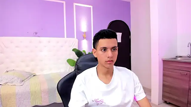 dominicjonnes online show from April 2026 02:31:01 PM