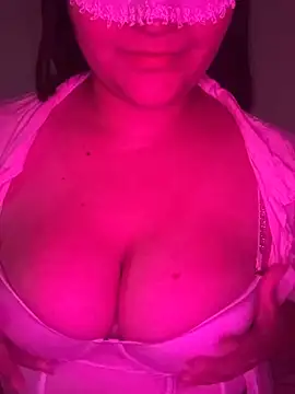 Snapshot of Lola-253 chatting on February 2026 01:09:02 PM Lola-253 online show from February 2026 01:09:02 PM