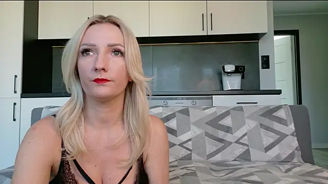 amy loves to be teased online show from April 2026 09:18:01 AM