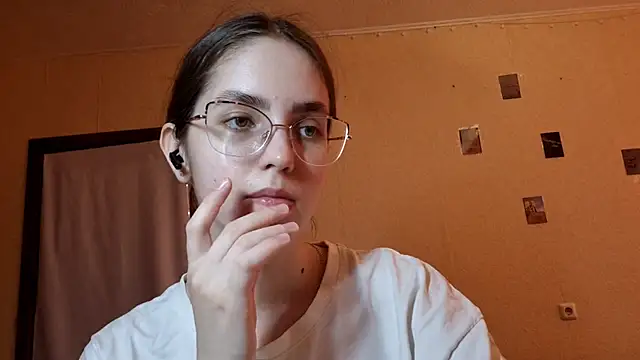 Katelemon online show from May 2026 10:21:01 AM