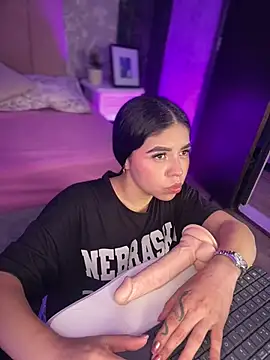 Ambarina  online show from April 2026 11:38:01 AM