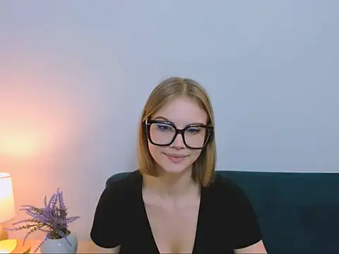 StormiSmooth online show from March 2026 02:33:01 PM