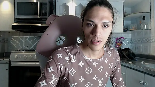 CrisOzzz online show from February 2026 08:40:02 PM