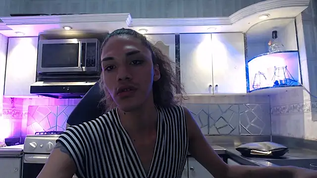 CrisOzzz online show from April 2026 05:28:01 PM