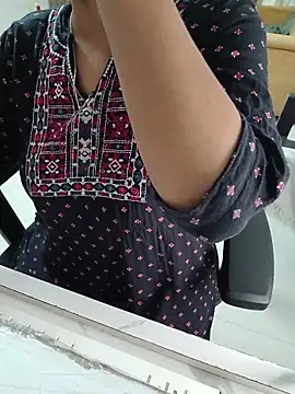 Queenlipx online show from April 2026 06:49:01 AM