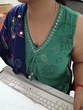 Queenlipx online show from April 2026 06:20:02 AM