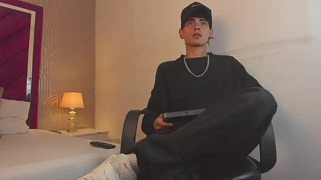 Snapshot of Dominic_Foxx chatting on February 2026 01:20:01 PM Dominic Foxx online show from February 2026 01:20:01 PM