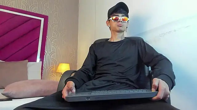 Snapshot of Dominic_Foxx chatting on February 2026 01:22:01 PM Dominic Foxx online show from February 2026 01:22:01 PM