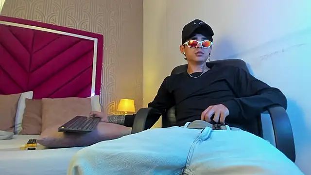 Snapshot of Dominic_Foxx chatting on March 2026 07:53:02 PM Dominic Foxx online show from March 2026 07:53:02 PM