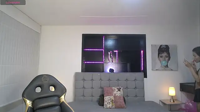 Wendy 1  online show from April 2026 03:28:01 AM