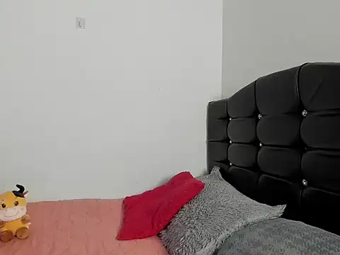 LatinaQueen23 online show from March 2026 01:51:02 PM