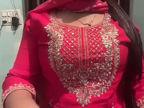 Avneet kaurr1 online show from April 2026 02:53:02 PM