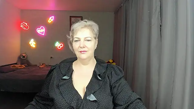 Mary-Leee online show from June 2026 08:03:01 PM