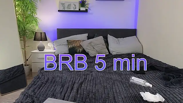 Kary Outly online show from April 2026 09:39:33 PM