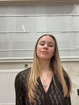 Vikkie seXyGiiiirl XoXo online show from March 2026 05:41:01 PM