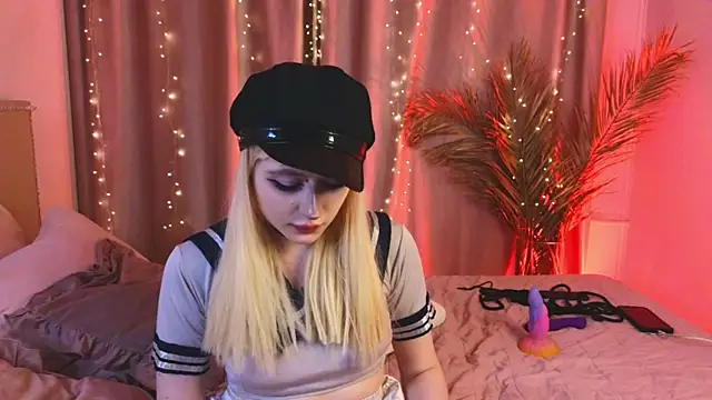 rraffaellka online show from April 2026 09:30:02 PM