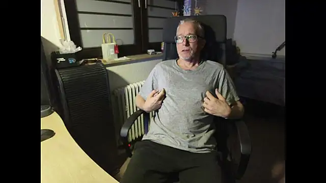 loenne1 online show from April 2026 08:44:01 PM