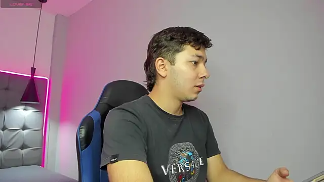 Julian Smith21 online show from March 2026 01:37:02 PM