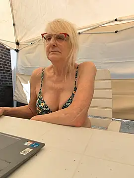 Heidiblueeyes online show from June 2026 01:20:02 PM