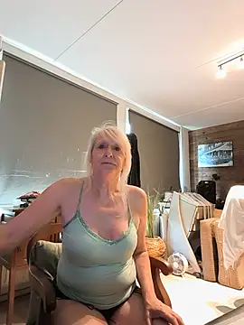 Heidiblueeyes online show from July 2026 12:18:02 PM