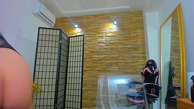 MiaNoirr online show from March 2026 08:27:02 PM