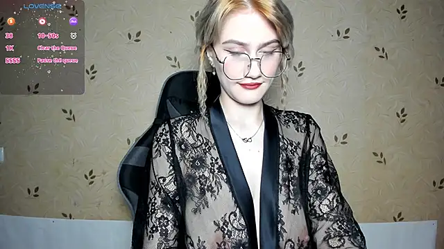 NicoleDaviss online show from June 2026 07:35:02 PM