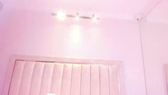 Snapshot of AlaiaMoretti_ chatting on May 2026 01:57:16 AM AlaiaMoretti online show from May 2026 01:57:16 AM