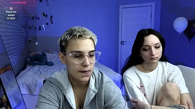 LuxuryLoverss online show from April 2026 11:09:01 AM