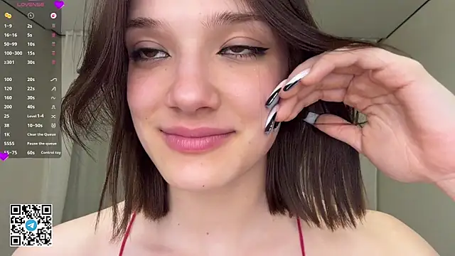 Carolini i online show from April 2026 09:39:33 PM