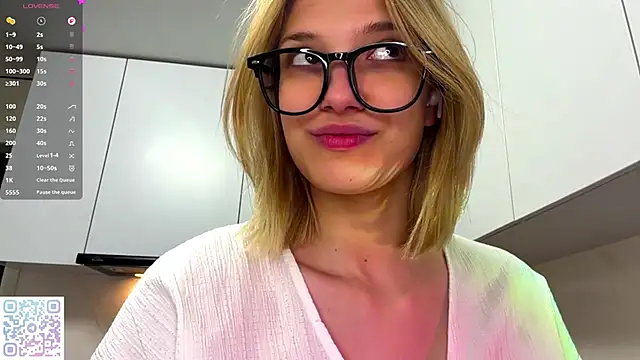 Carolini i online show from May 2026 06:09:01 PM