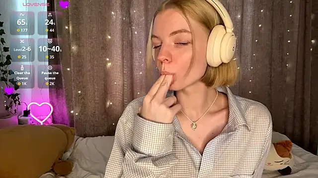 Snapshot of Marry_Sornatiko chatting on June 2026 03:10:02 PM Marry Sornatiko online show from June 2026 03:10:02 PM
