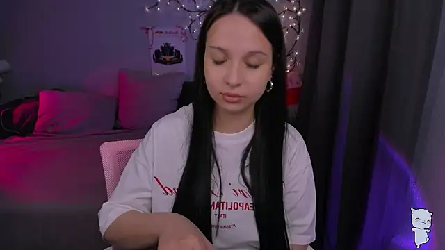 SoftyMooon online show from April 2026 04:19:01 PM