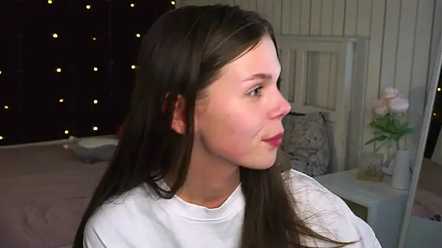 EarthaLevra online show from April 2026 07:27:01 PM