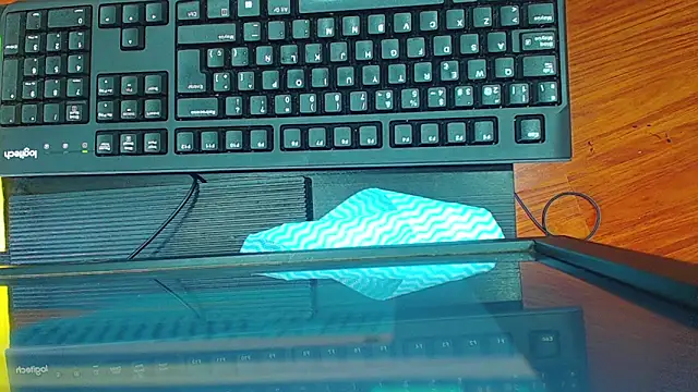 Emma hassani online show from April 2026 01:25:02 PM