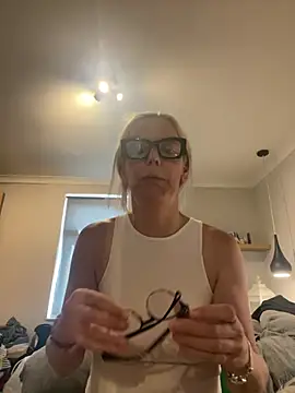Snapshot of Amelie_BlondeXX chatting on July 2026 12:33:02 PM Amelie BlondeXX online show from July 2026 12:33:02 PM