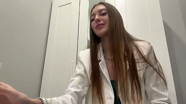 selena favn online show from March 2026 03:11:02 AM