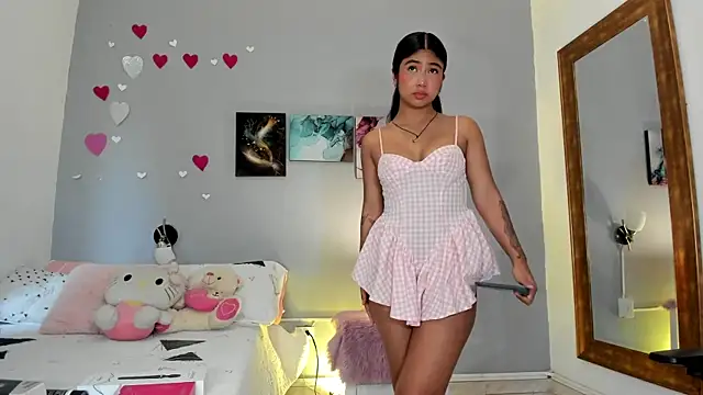 Snapshot of KimTaylorW chatting on March 2026 07:53:02 PM KimTaylorW online show from March 2026 07:53:02 PM