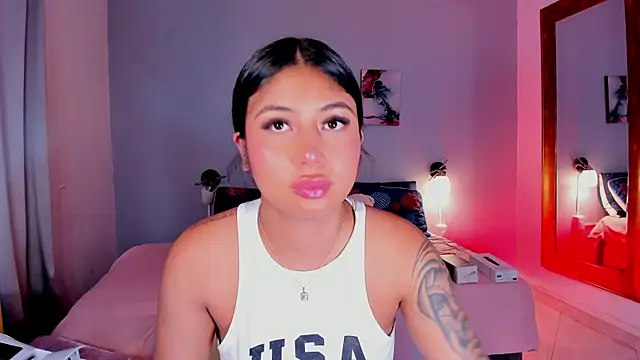 KimTaylorW online show from July 2026 07:41:02 PM